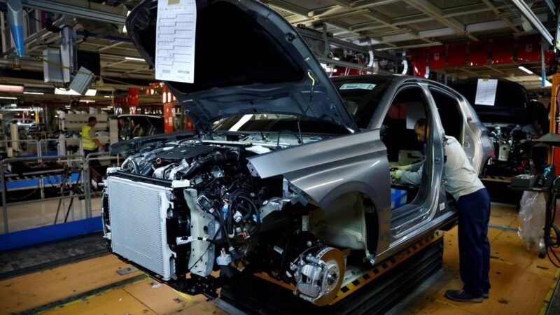 Peugeot investe R$ 5,8 bi em fábrica francesa para produzir modelos elétricos e híbridos