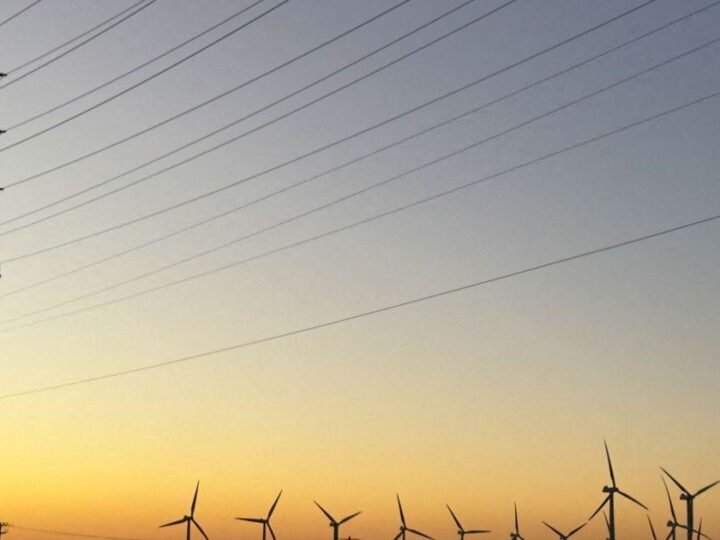 Reforma Urgente no Setor Elétrico para Evitar Colapso em 2030