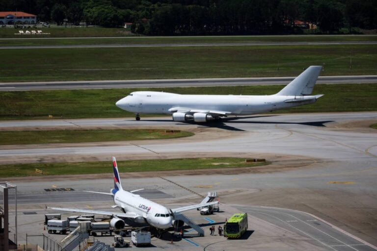 Setor aéreo enfrenta obstáculos em metas de redução de poluição até 2050