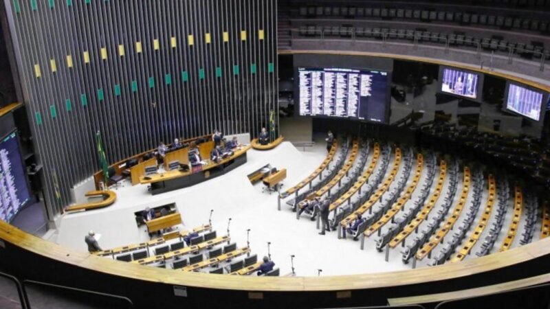 Sistema Nacional de Combate ao Feminicídio e Revisão de Preços dos Combustíveis
