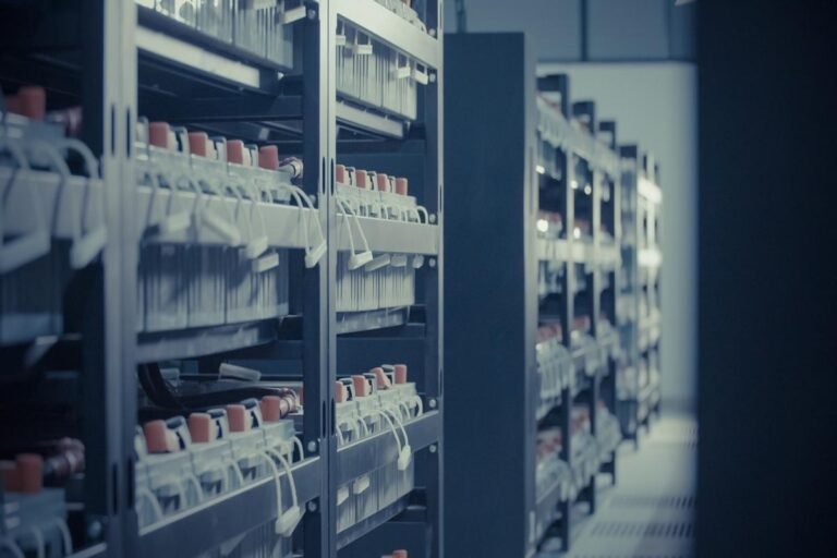 WEG impulsiona cadeia de baterias dos EUA com motores para projeto de lítio