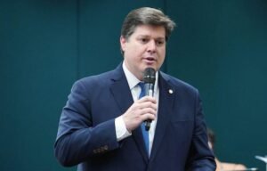 Baleia Demonstra Apoio Incondicional à Candidatura de Rose para o Senado por Meio de Mensagem de Áudio
