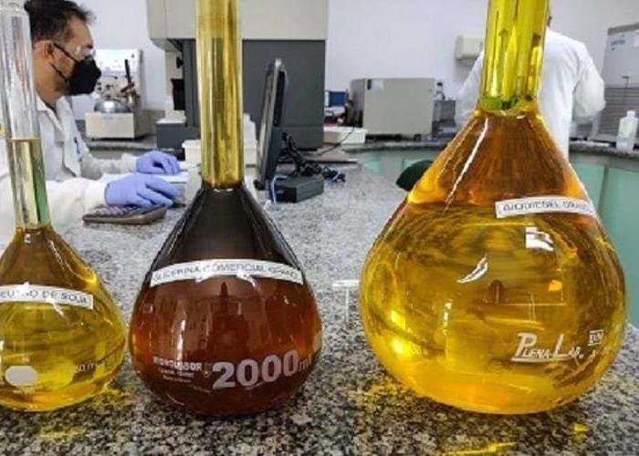 Lula Explora Laboratório de Testes para Expandir o Uso de Biodiesel no Combustível Diesel Lula Explora Laboratório de Testes para Expandir o Uso de Biodiesel no Combustível Diesel