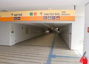 Metrô volta a funcionar após incidente de descarrilamento