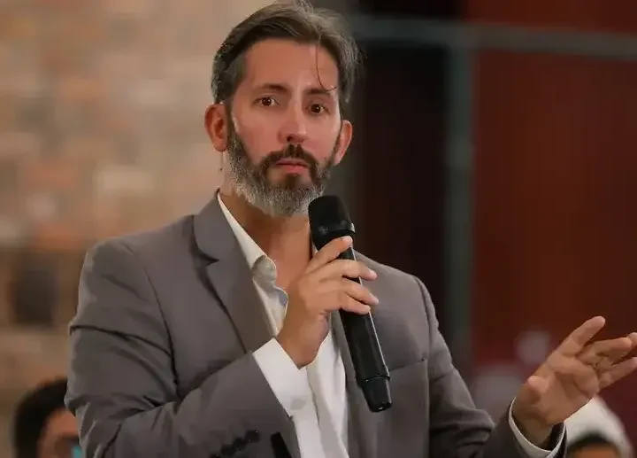O Tribunal Regional Eleitoral (TRE) negou o pedido da candidata Celina para remover críticas de outro candidato, Grass.