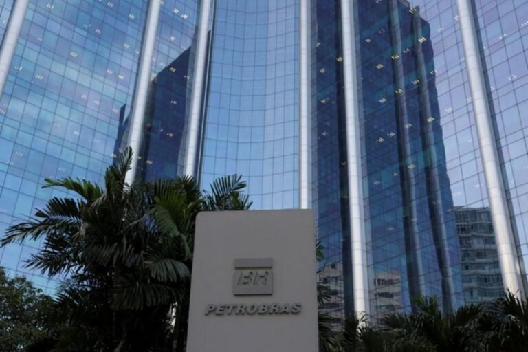 Acordo entre Petrobras e ANP prevê adequação de 335 poços marítimos em 10 anos