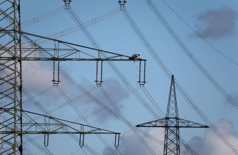 Áxia Energia arremata lote de transmissão com deságio de 51,84%
