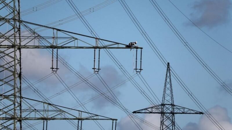 Áxia Energia arremata lote de transmissão com deságio de 51,84%