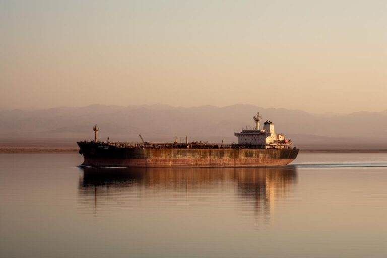 Brent sobe 1,28% a US$ 79,02 em meio a tensão entre EUA e Irã