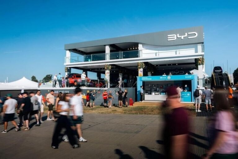 BYD estreia Dolphin G híbrido e Shark