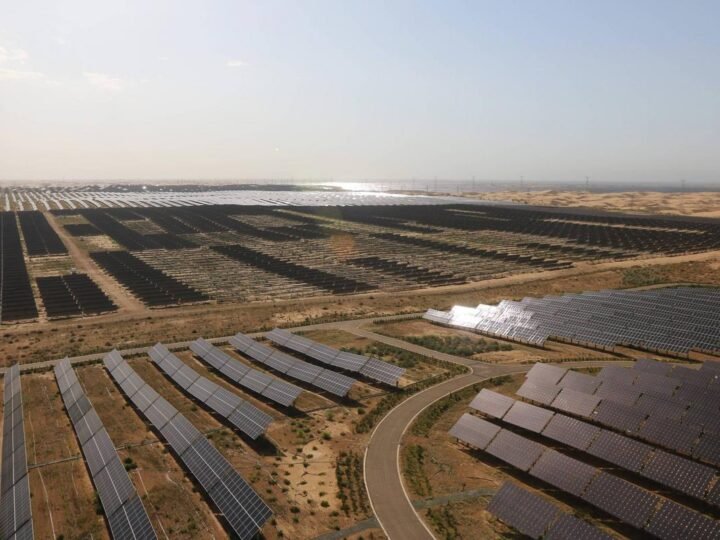 China transforma deserto de Kubuqi em muralha solar de 400 km para abastecer cidades China transforma deserto de Kubuqi em muralha solar de 400 km para abastecer cidades
