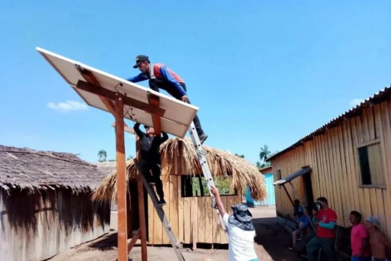 Coiab e Rede Conexão Povos da Floresta celebram a marca de 2.500 comunidades conectadas na Amazônia