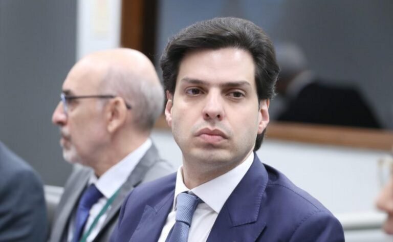 Comissão aprova projeto que estabelece normas de segurança para abastecimento de aeronaves em solo