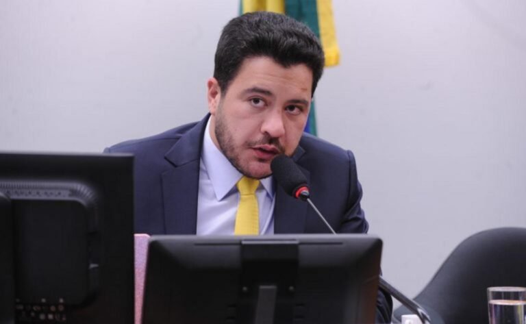 Comissão aprovadora de projeto de defesa da competitividade brasileira face às exigências ambientais unilateral