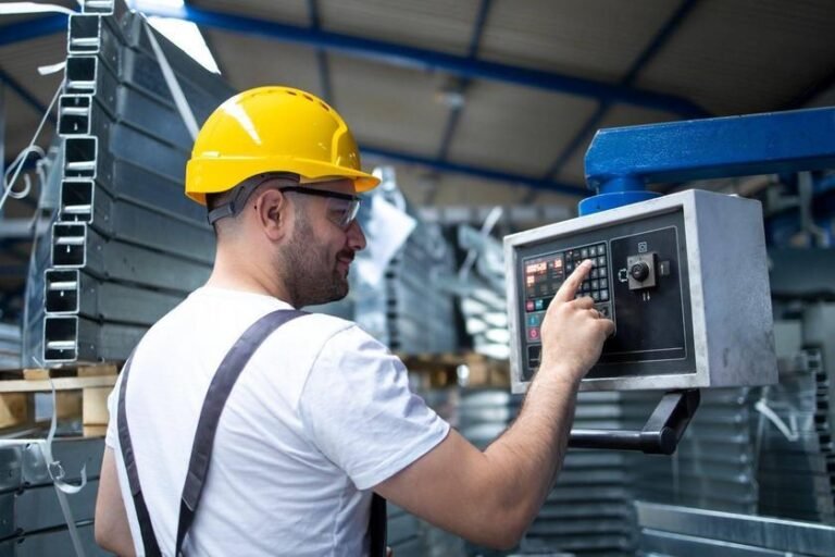 Como a automação industrial ajuda empresas a reduzir desperdícios de energia