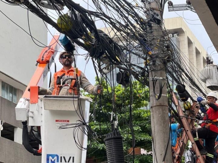 Distribuidoras retiram mais de 2 mil toneladas de cabos irregulares, aumento de 117% em 2025