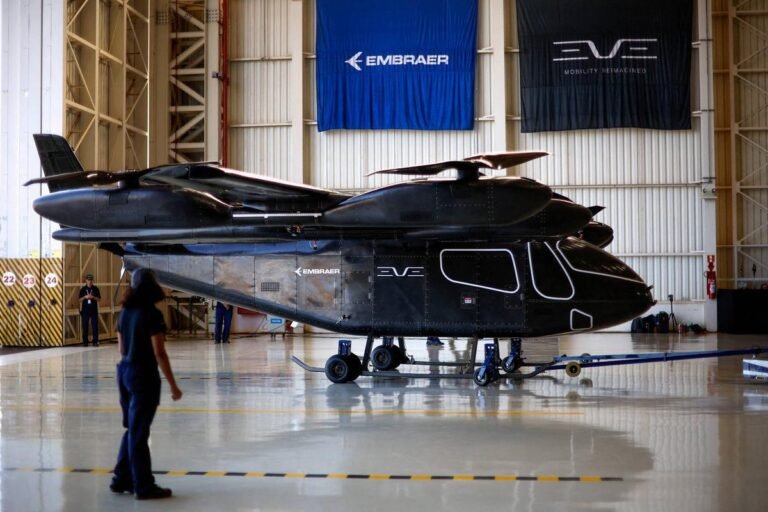 Eve e Hitachi Energy unem forças para criar infraestrutura elétrica para 'carros voadores'