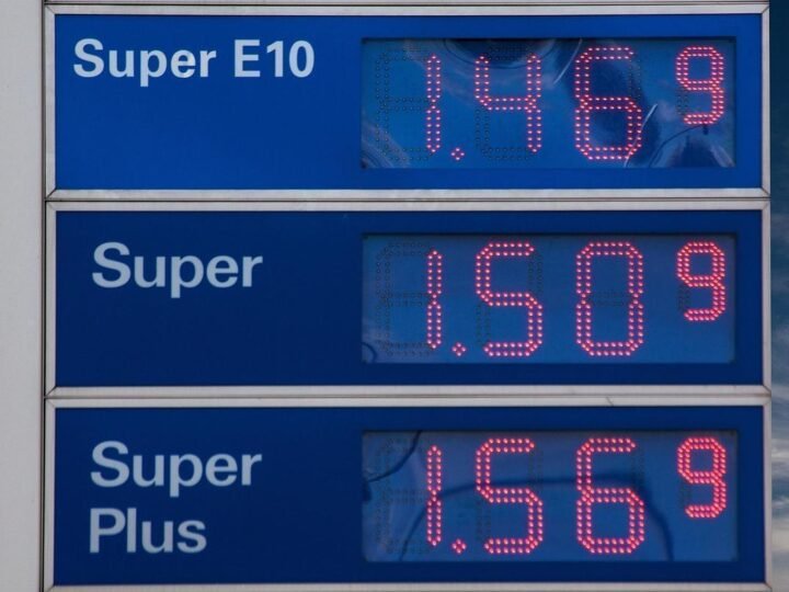 Governo adia fim de subsídio à gasolina por petróleo caro e pressão do etanol