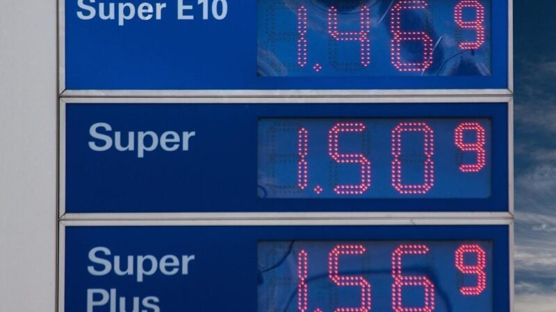Governo adia fim de subsídio à gasolina por petróleo caro e pressão do etanol