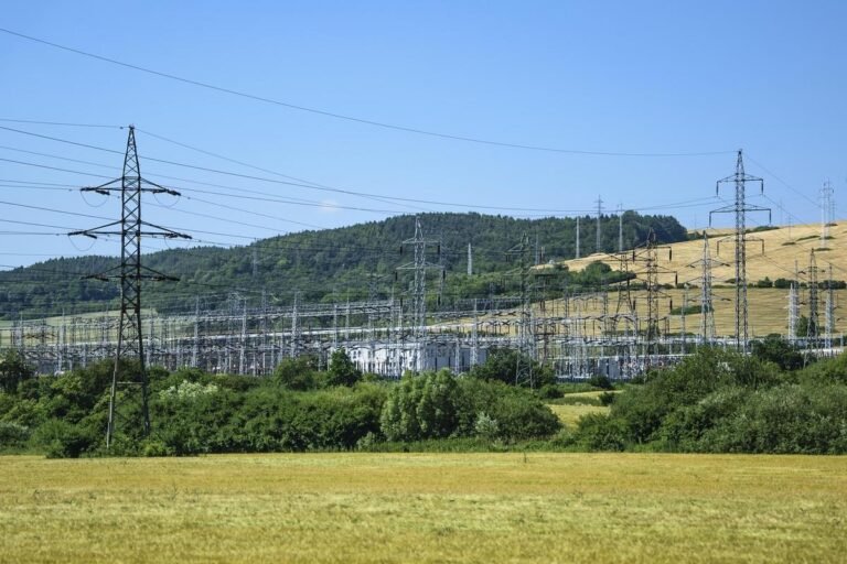 Neoenergia Brasília terá revisão tarifária de 1,86% após consulta da Agência