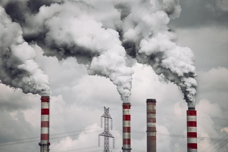 Novas tarifas de 25% dos EUA geram alerta na indústria elétrica e eletrônica brasileira