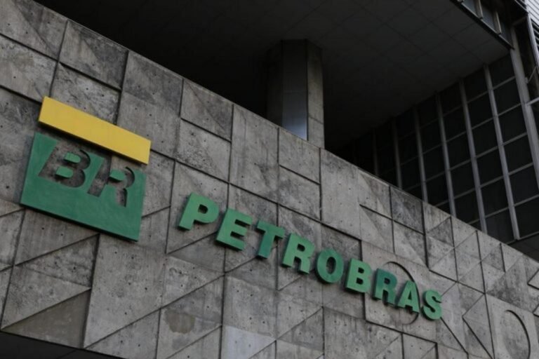 Recontratação de Trabalhadores da Petrobras e Dataprev é Discutido na Câmara