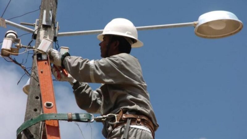 Regras para compartilhamento de postes entre empresas de energia e telecomunicações são estabelecidas em novo projeto