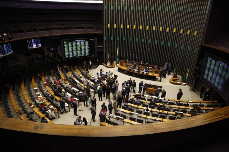 Responsabilidade Sem Fronteiras: PLP 100 Pesa pela Transparência no Setor Elétrico