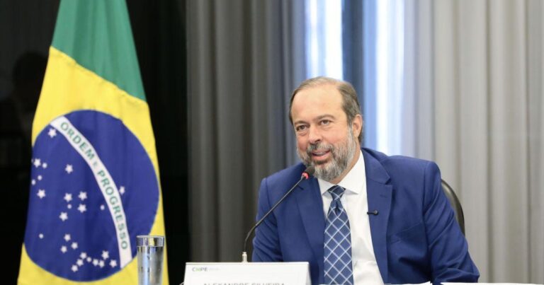 Silveira projeta leilão de gás natural em 2026 com preço máximo de US$ 5,25