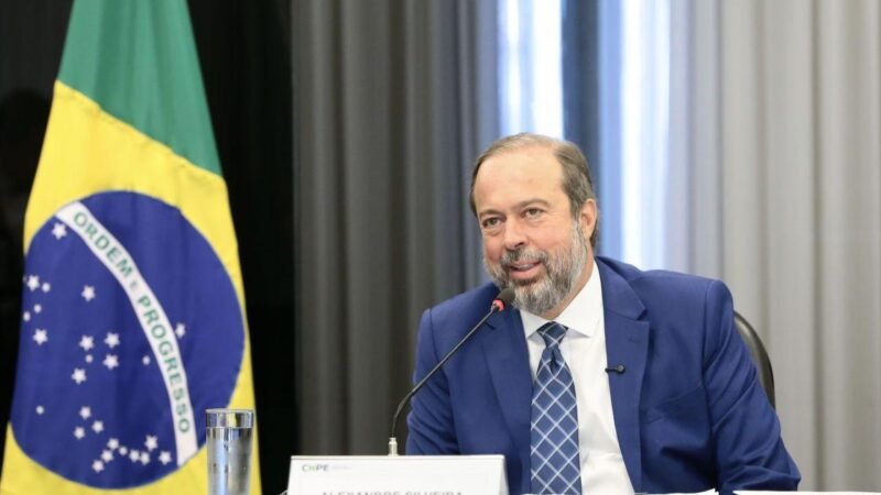 Silveira projeta leilão de gás natural em 2026 com preço máximo de US$ 5,25
