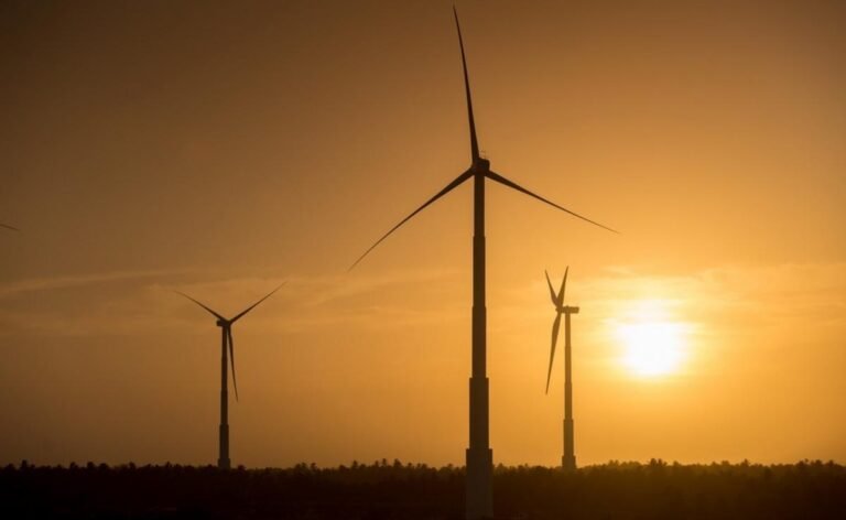 Transição energética estagna mesmo com US$ 3,3 trilhões em investimento, alerta WEF