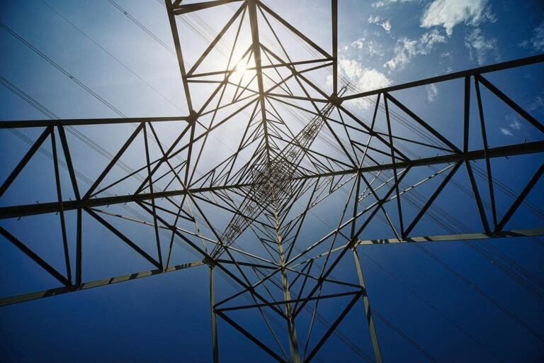 WEG: data centers e transmissão compensam solar e limitam queda do lucro