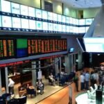 Bolsa despenca 2,3% enquanto capital escapa