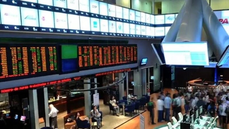 Bolsa despenca 2,3% enquanto capital escapa
