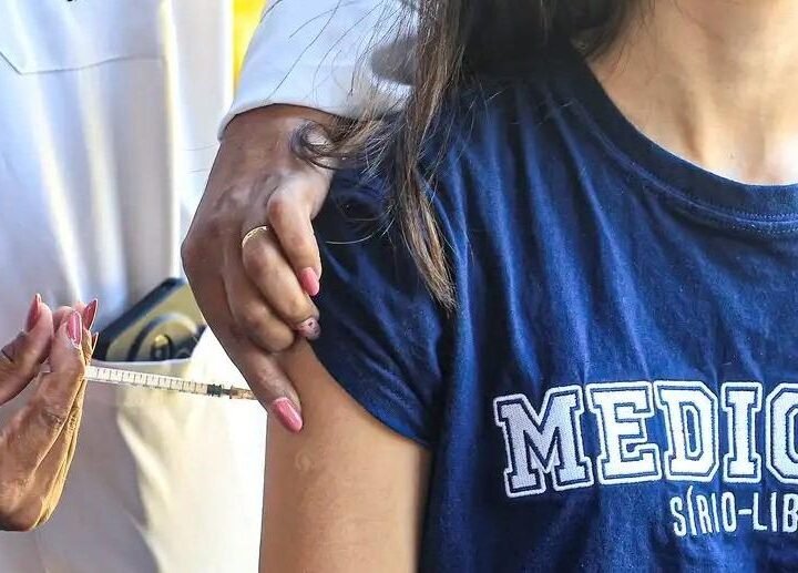 Dia D de multivacinação convoca menores de 15 anos para atualização de caderneta no país