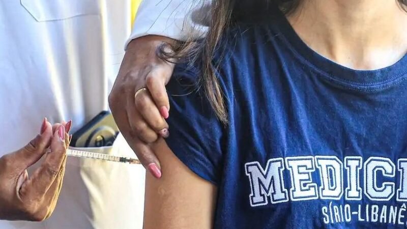 Dia D de multivacinação convoca menores de 15 anos para atualização de caderneta no país