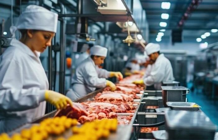 Indústria brasileira registra primeiro recuo em 2023, com produção que desacelera em junho