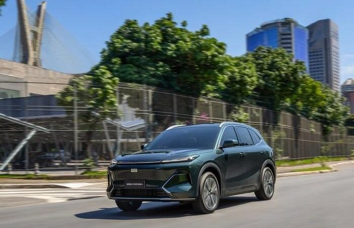 Montadora bate recorde de vendas e acelera expansão de veículos elétricos