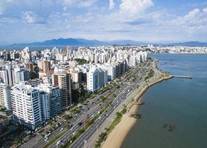Santa Catarina acelera inovação com Jornada IBID 2030 lançada no Startup Summit