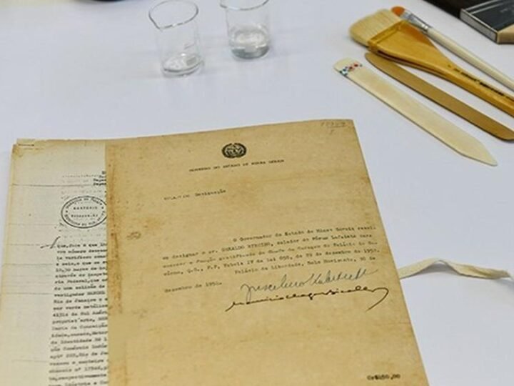 Senado restaura e entrega cinco cartas de Juscelino Kubitschek ao TJDF