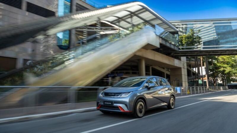 BYD tem melhor mês da história no Brasil, quebra o recorde de emplacamentos e Dolphin GS assume liderança inédita nas vendas varejo