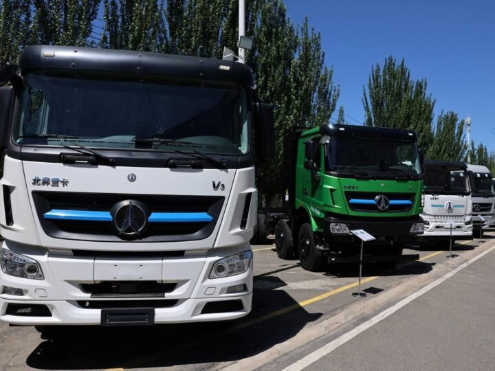 China lidera salto nas vendas globais de caminhões e ônibus elétricos