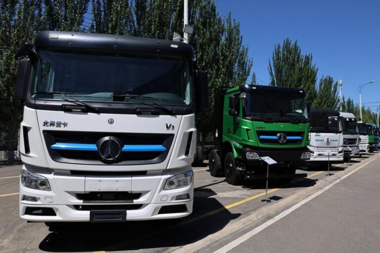 China lidera salto nas vendas globais de caminhões e ônibus elétricos