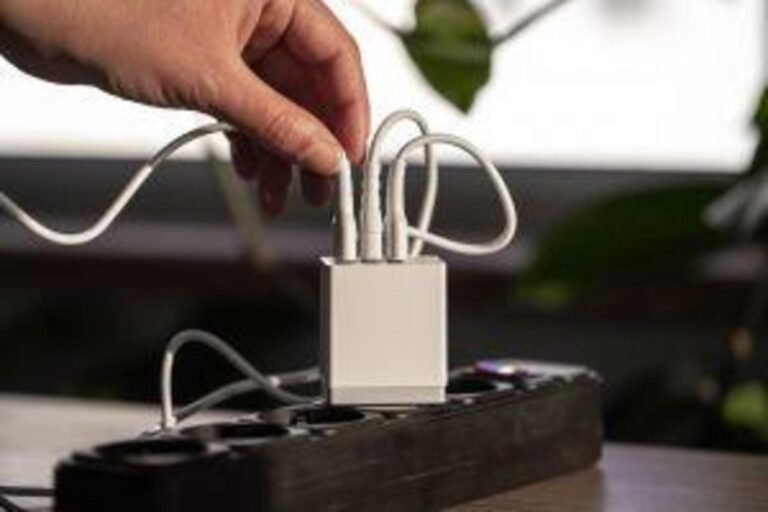 Choques elétricos: especialista orienta como prevenir acidentes e agir em situações de emergência