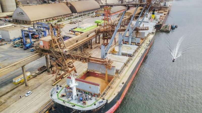 Crédito de R$ 18,5 bilhões ajuda exportadores brasileiros afetados pelo "tarifaço" dos EUA