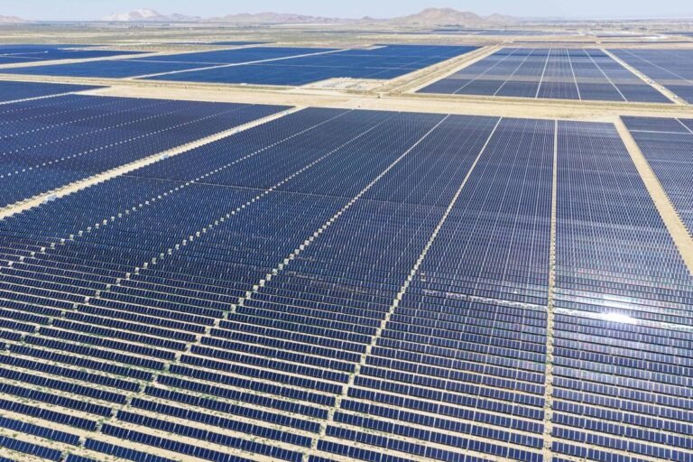 Energia limpa cresce em ritmo recorde nos EUA apesar de bloqueios de Trump