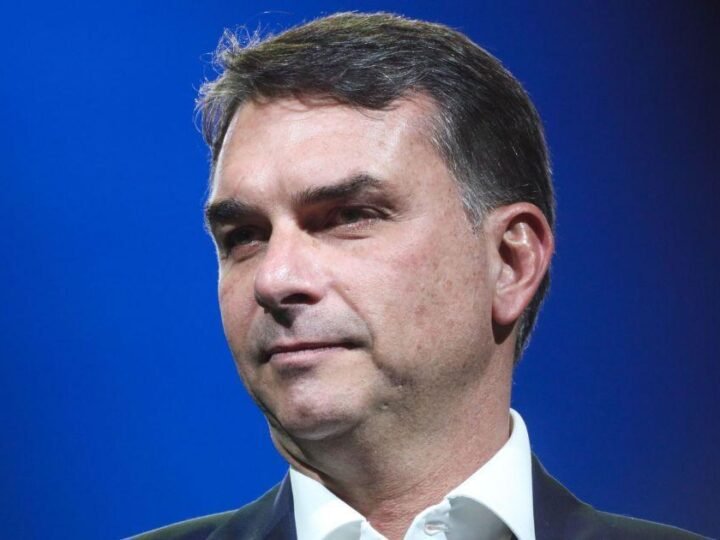 Flávio Bolsonaro propõe regras mais rápidas para mineradoras e crédito para minerais essenciais