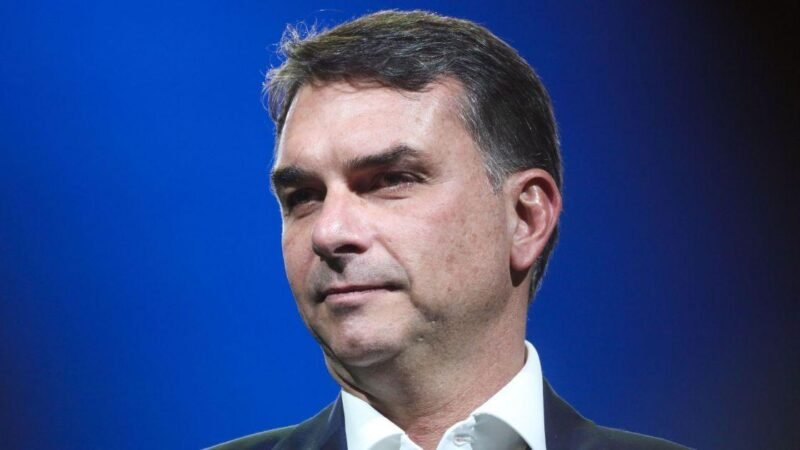 Flávio Bolsonaro propõe regras mais rápidas para mineradoras e crédito para minerais essenciais