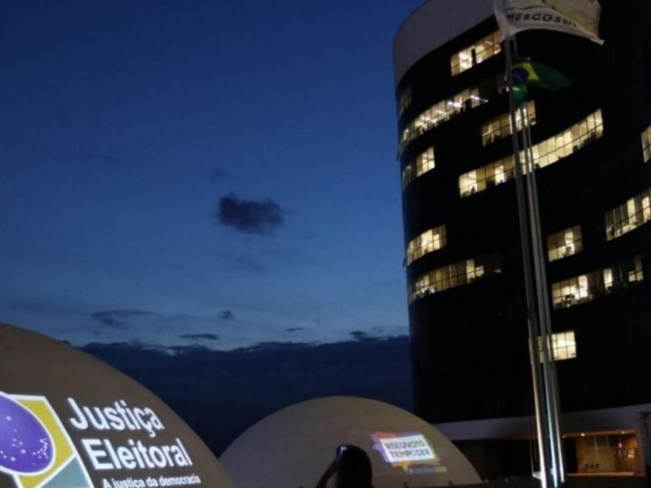 Fundos públicos e doações privadas impulsionam campanhas de 30 partidos no Brasil