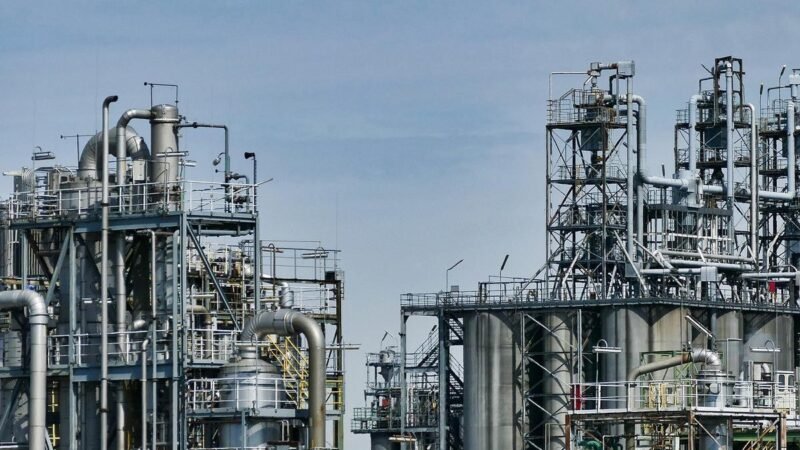 Justiça suspende imposto de exportação de petróleo para associadas da ABEP e barra novas prorrogações
